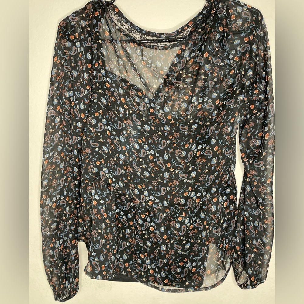 Hollister Top - Picture 2 of 5